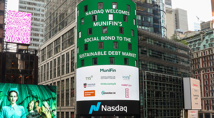 A picture of Nasdaq´s billboard with the text " Nasdaq Helsinki welcomes Municipality Finance as its First Social Bond Issuer".