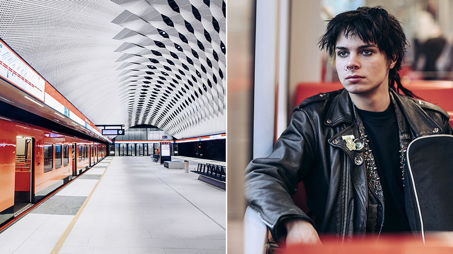 Nahkatakkinen miesoletettu matkustamassa Helsingin metrossa