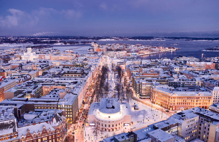Ilmakuva talvisesta Helsingistä Esplanadilta